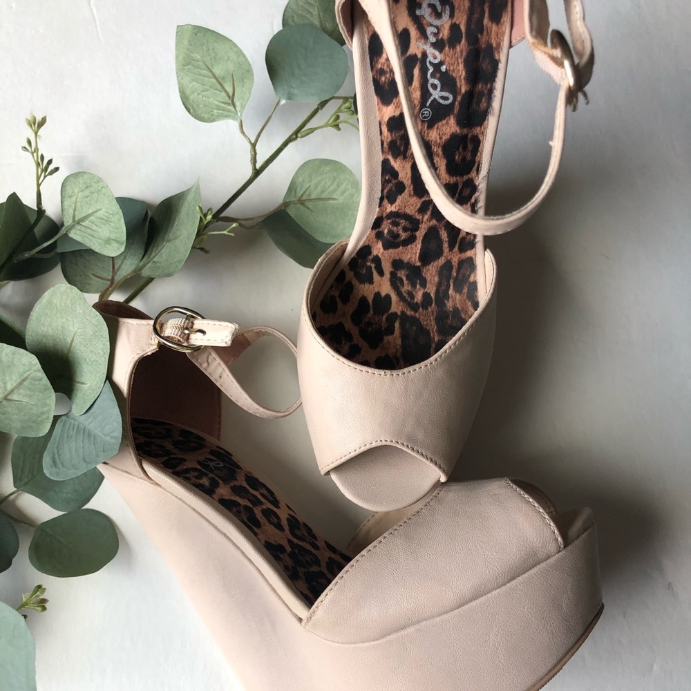 Qupid nude wedges